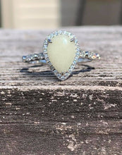 Load image into Gallery viewer, Large teardrop halo