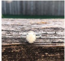 Load image into Gallery viewer, Solid Gold Oval Halo