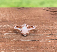 Load image into Gallery viewer, Solid gold vintage style keepsake ring