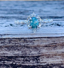 Load image into Gallery viewer, Solid gold vintage style keepsake ring