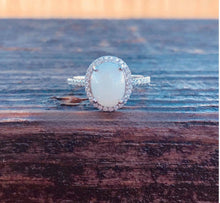 Load image into Gallery viewer, Oval Halo