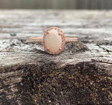 Load image into Gallery viewer, Solid Gold Oval Halo