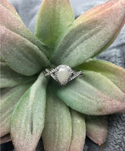 Load image into Gallery viewer, Solid Gold Teardrop Infinity Ring