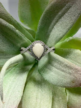 Load image into Gallery viewer, Solid Gold Teardrop Infinity Ring