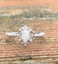 Load image into Gallery viewer, Vintage Style Keepsake Ring