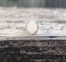 Load image into Gallery viewer, Oval Halo