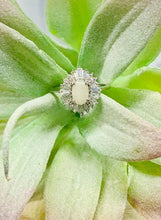 Load image into Gallery viewer, Solid Gold Victoria Ring