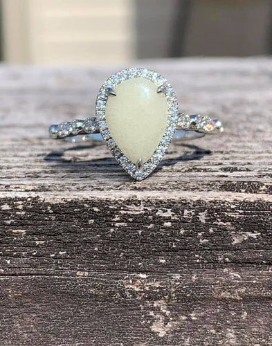 Large teardrop halo